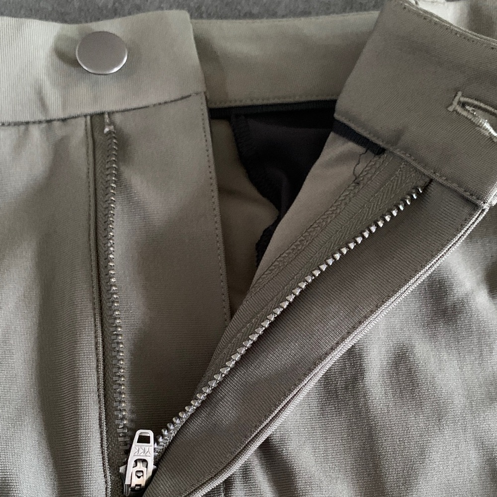 lululemon athletica Men's ABC Classic Fit Shorts Grey Sage - Picture 4 of 13